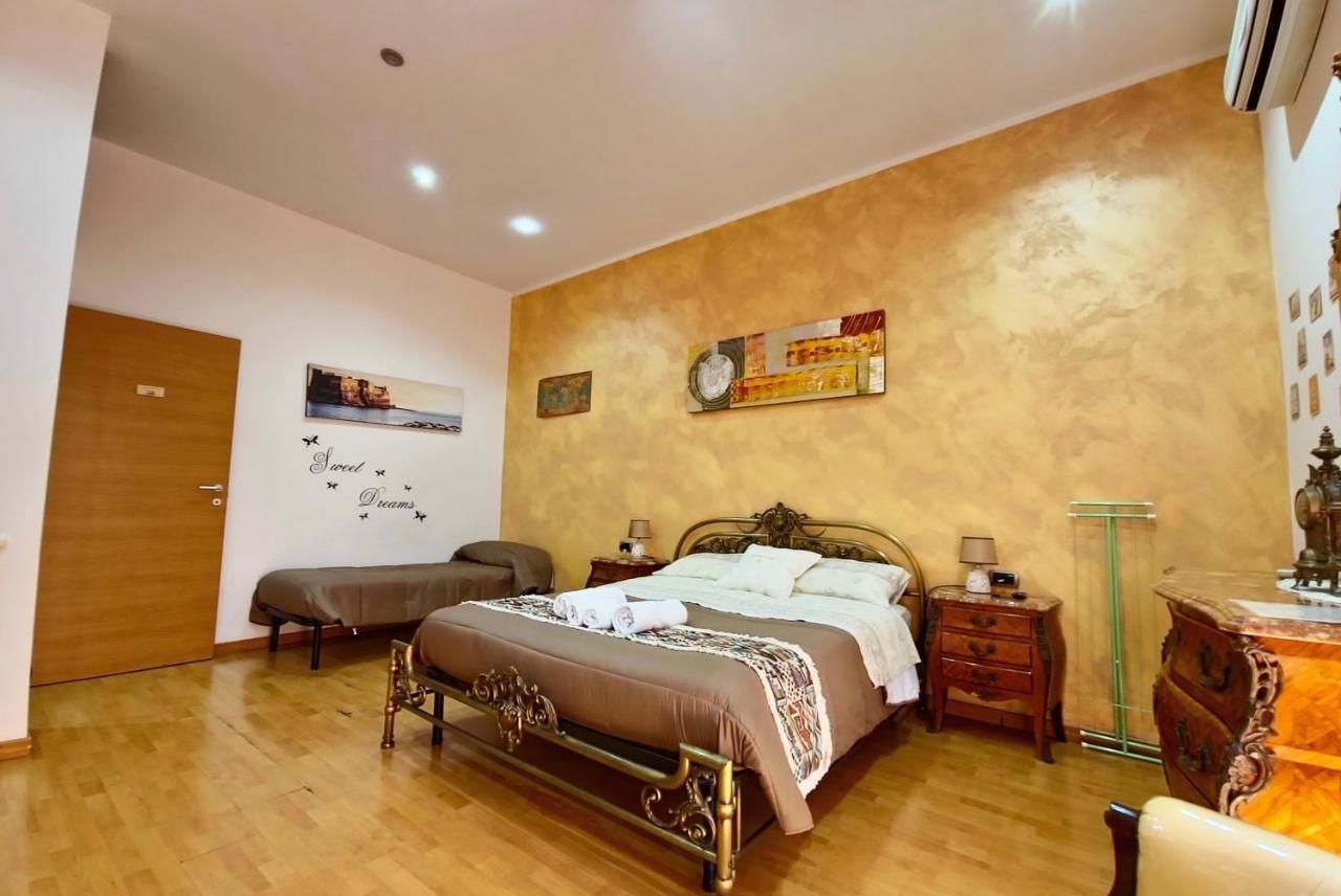 Promised Land Napoli Apartment Bagian luar foto
